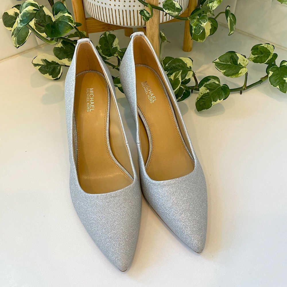 MICHAEL KORS: Silver Glitter Pumps. Size 7.5.